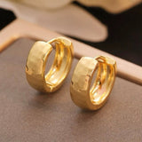 Vasarointikuvioidut korvakorut kullanvärisenä
