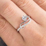 Valkokulta Ikuisuus Kierretty Aalto Moissanite Sormus
