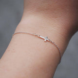 Tyylikäs ristiketju rannekoru