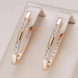 Tyylikkäät korvakorut zirkonikivillä