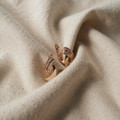 Eleganttiset korvakorut ruusukultaisesta ja zirkonista