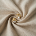Mehiläisen korvakorut - elegantit kultaiset korut naisille